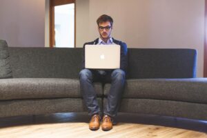 仕事でブラック企業を見分けるためのポイントは？