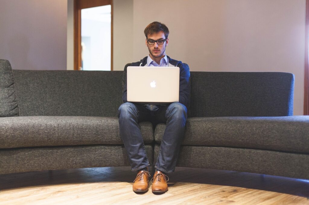 会社を辞めるか続けるか、その基準は何？