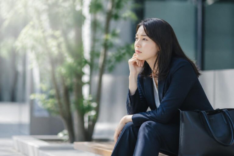 仕事がつらくて泣くほどなら辞めるべき？